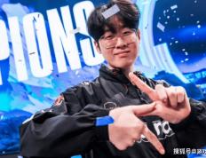 S14冠军皮肤开始宣传，zeus却被区别对待，登录页面被故意遮挡