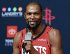 杜兰特降(jiàng)薪加盟火箭，表面血(xuè)虧(kuī)实则天秀？这波操作细思极恐(kǒng)！