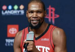 杜兰特降(jiàng)薪加盟火箭，表面血(xuè)虧(kuī)实则天秀？这波操作细思极恐(kǒng)！