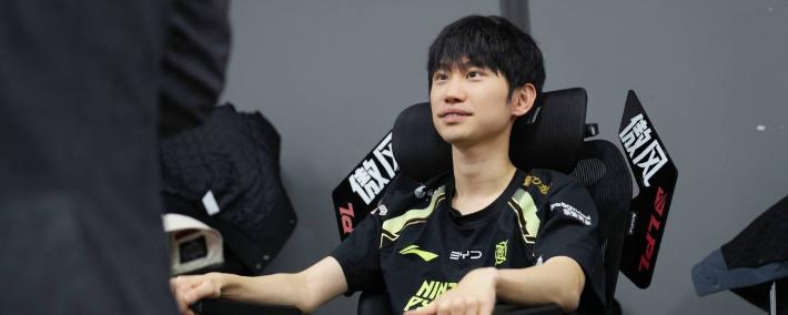 LOL换线创始人拿下首胜！赛后采访泪洒赛场，自我点评：烂到流脓