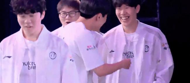 退掉BLG基地之后，The shy开怀大笑！