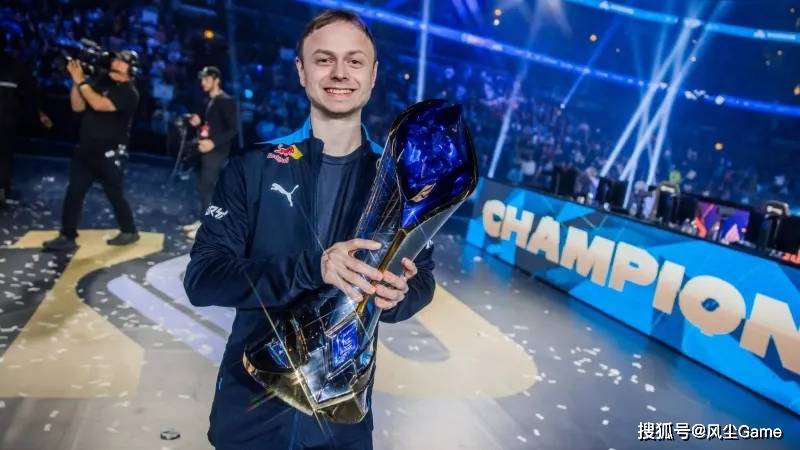 LOL传奇(qí)中单官宣退役！連(lián)續(xù)8年(nián)进世界赛，巔(diān)峰(fēng)期把IG打到解散