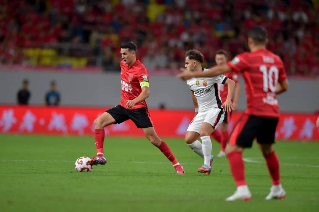 榜(bǎng)首(shǒu)大戰(zhàn),勝(shèng)!成都蓉城登(dēng)頂(dǐng)