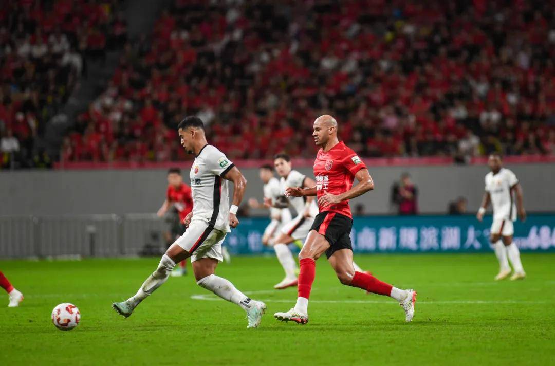 榜(bǎng)首(shǒu)大戰(zhàn),勝(shèng)!成都蓉城登(dēng)頂(dǐng)