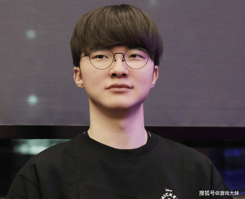 LOL比(bǐ)赛暂停长達(dá)3小时,选手打开直播看(kàn)比(bǐ)赛,被官方禁赛处罸(fá)