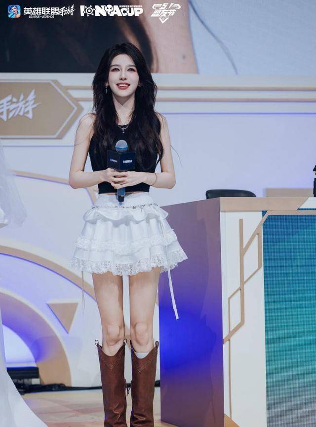 Rita的逆(nì)袭之路!电竞解说到娱乐圈女神,跨界走(zǒu)得飞起!