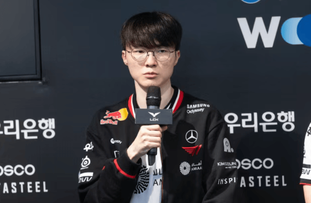 LOL传奇加冕(miǎn)殊(shū)荣,十(shí)年(nián)最佳力(lì)压众多电竞選(xuǎn)手,LPL最可敬的对手!