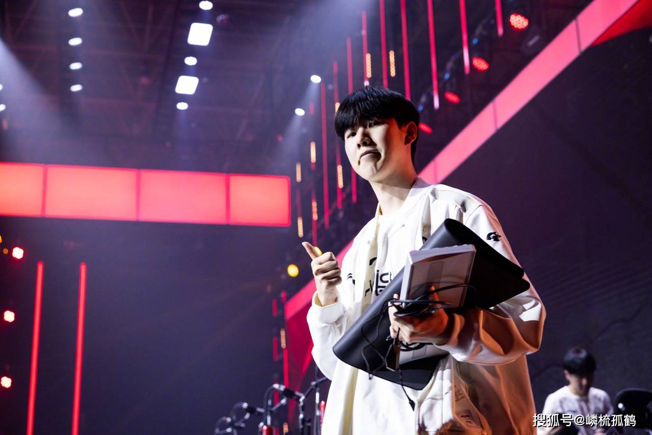 流量好喫(chī)也得咽的下才行!继朱開(kāi)后,又(yòu)一(yī)位主播被IG取消解说权