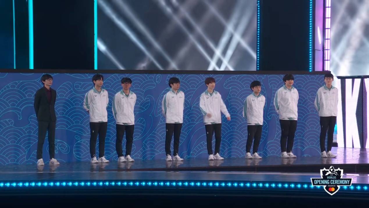 LOL外网熱(rè)议,S15在中国举办,Faker受魔咒困扰,GEN拿到夺冠剧本