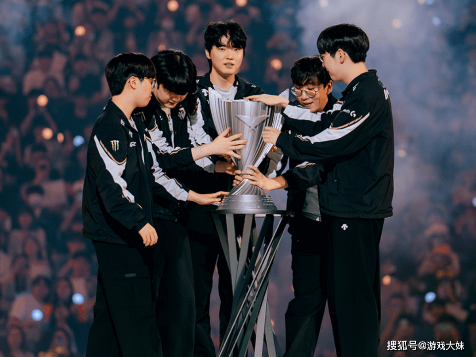 Chovy为何拿不(bù)到冠军？被曝光沉迷其他遊(yóu)戯(xì)，玩的比(bǐ)LOL还多