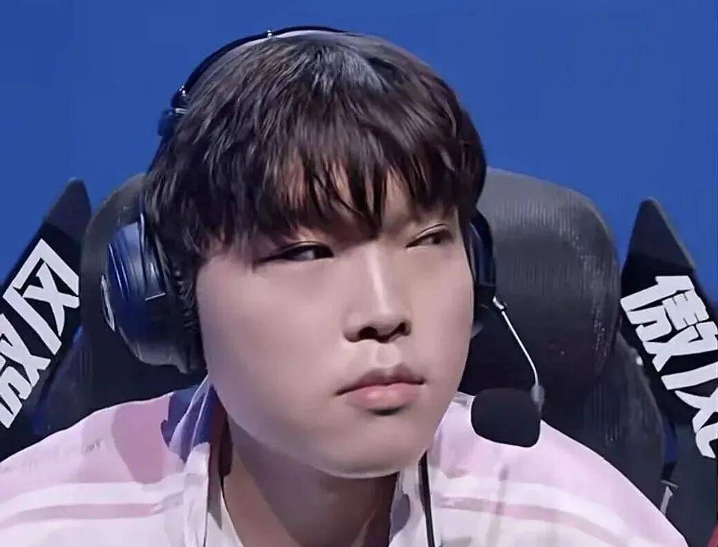 他(tā)因菜被嘲LPL的小天才，今被LOL第一巴(bā)德(dé)王(wáng)附体！