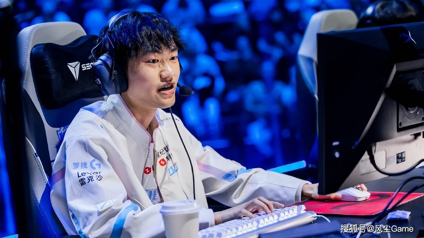 LPL全华班被打成人机！开局4分钟游戏结束，倒霉蛋ELK再遇BUG